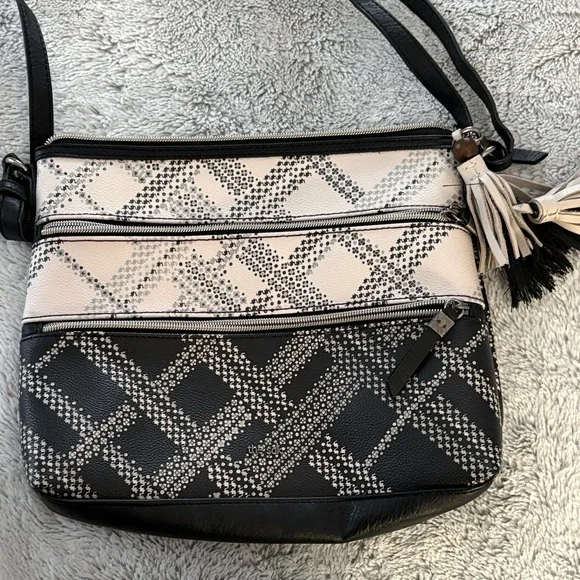 Le Sak Stylish Black and White Crossbody Bag - Picture 11 of 11
